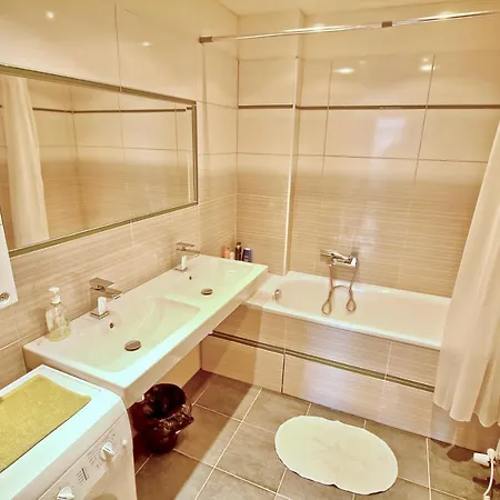 Renovated Dejvice Apartament Praga