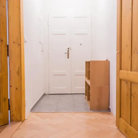 Renovated Dejvice Apartament Praga