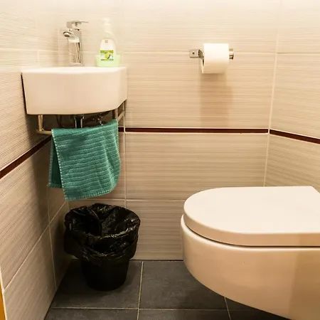 아파트 Renovated Dejvice 프라하