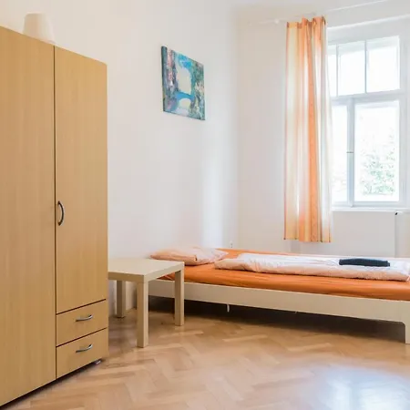 Renovated Dejvice 아파트 *